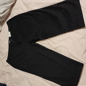 Mid rise black capri